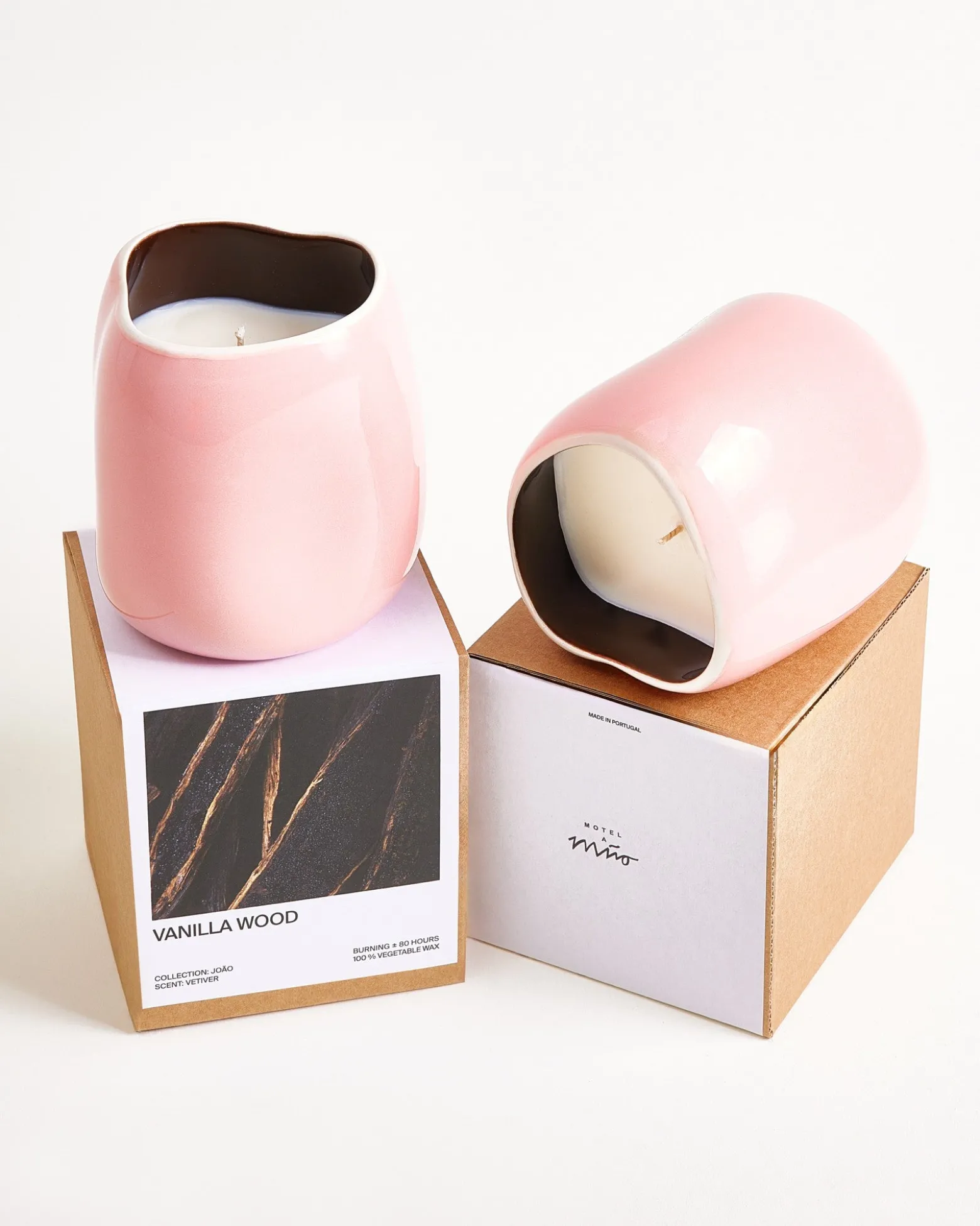 João - scented candle "Vanilla Wood" pink brown