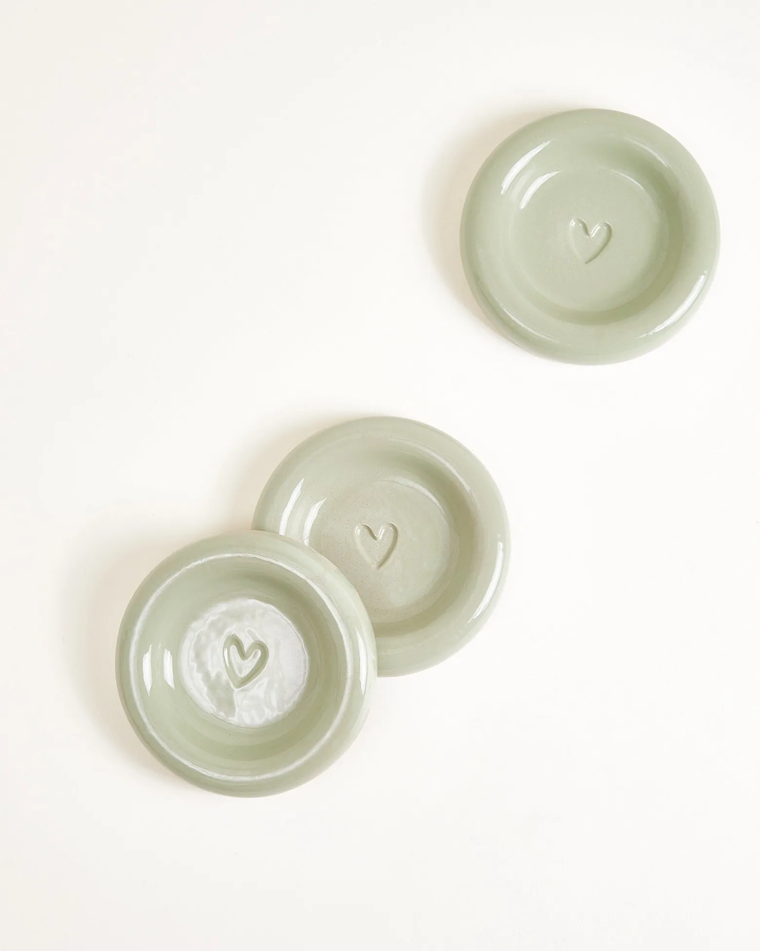 Seia mug with heart & saucer sage green