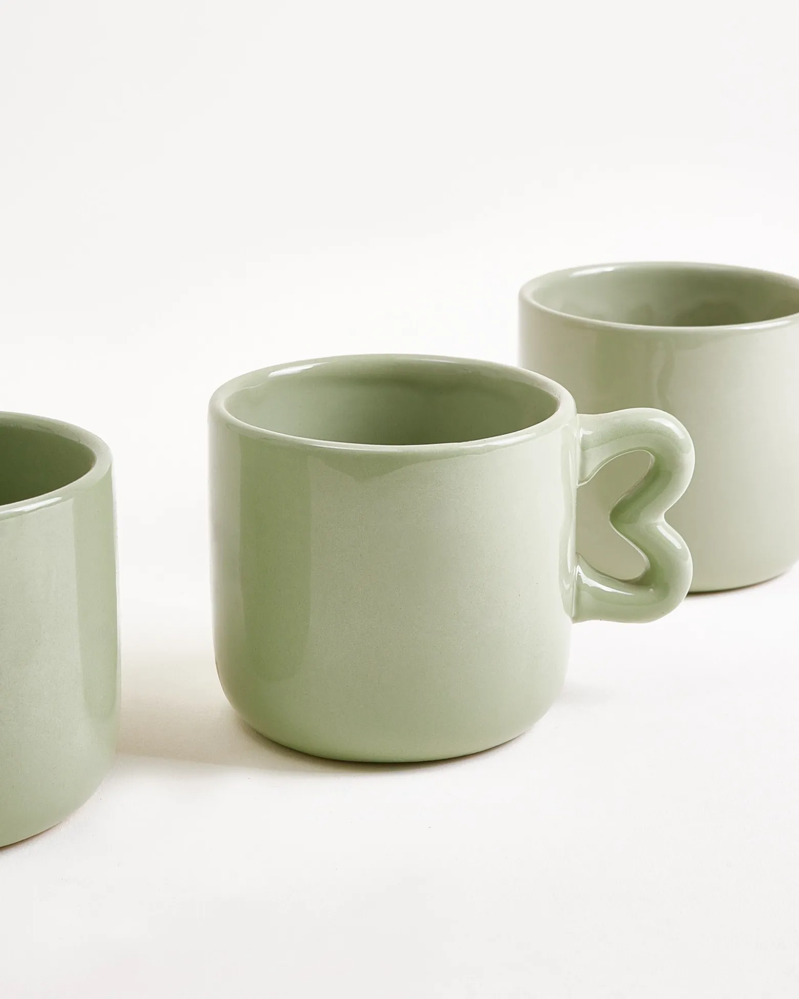 Seia mug with heart & saucer sage green